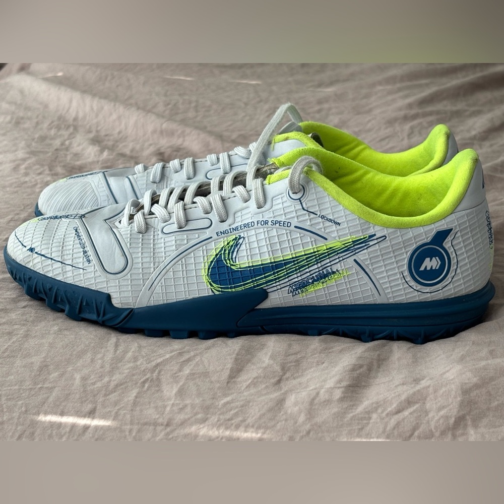 Nike Mercurial Vapor 14 Academy Kids Size 3Y
